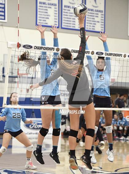 Thumbnail 3 in Mater Dei vs. Marymount (CIF-SS D1 Final) photogallery.