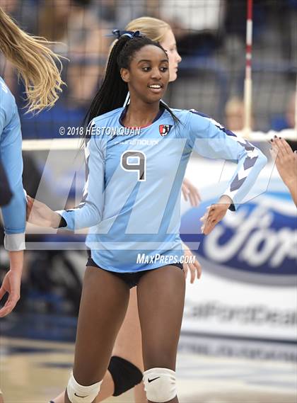 Thumbnail 1 in Mater Dei vs. Marymount (CIF-SS D1 Final) photogallery.