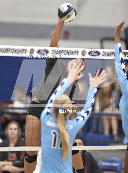 Thumbnail 1 in Mater Dei vs. Marymount (CIF-SS D1 Final) photogallery.