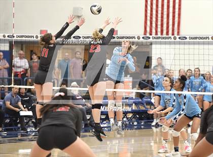 Thumbnail 2 in Mater Dei vs. Marymount (CIF-SS D1 Final) photogallery.