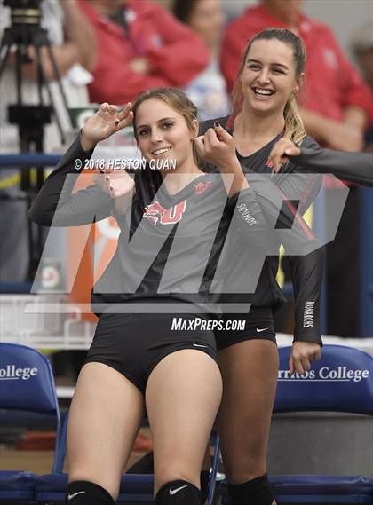 Thumbnail 3 in Mater Dei vs. Marymount (CIF-SS D1 Final) photogallery.