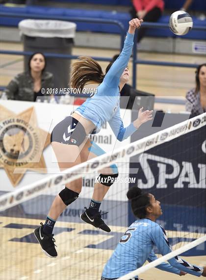 Thumbnail 2 in Mater Dei vs. Marymount (CIF-SS D1 Final) photogallery.