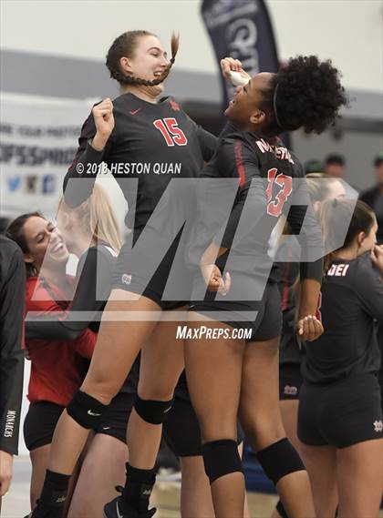 Thumbnail 3 in Mater Dei vs. Marymount (CIF-SS D1 Final) photogallery.