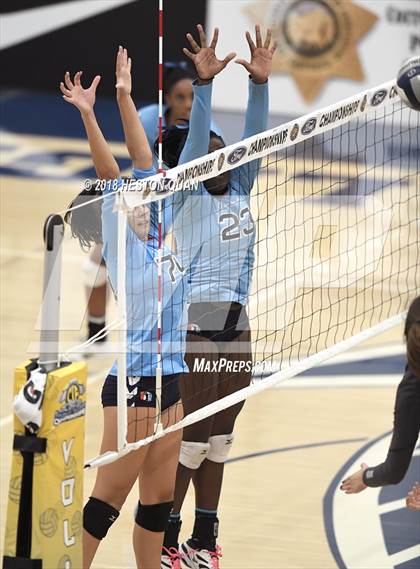 Thumbnail 2 in Mater Dei vs. Marymount (CIF-SS D1 Final) photogallery.