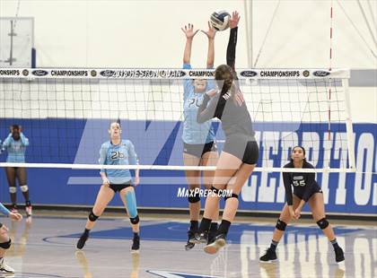 Thumbnail 3 in Mater Dei vs. Marymount (CIF-SS D1 Final) photogallery.