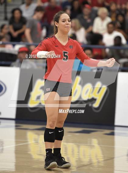 Thumbnail 1 in Mater Dei vs. Marymount (CIF-SS D1 Final) photogallery.