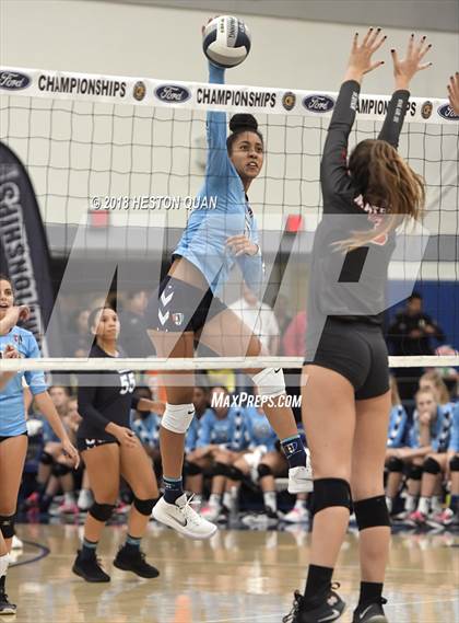 Thumbnail 2 in Mater Dei vs. Marymount (CIF-SS D1 Final) photogallery.