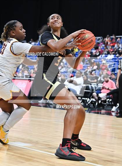 Thumbnail 1 in Summer Creek vs South Grand Prairie (UIL 6A State Semifinal) photogallery.