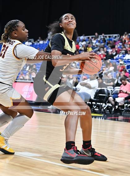 Thumbnail 3 in Summer Creek vs South Grand Prairie (UIL 6A State Semifinal) photogallery.