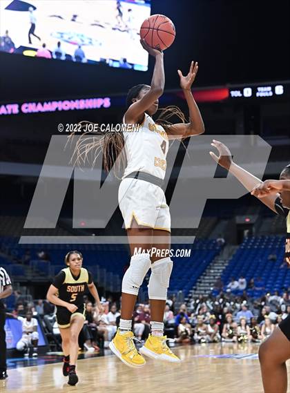 Thumbnail 2 in Summer Creek vs South Grand Prairie (UIL 6A State Semifinal) photogallery.
