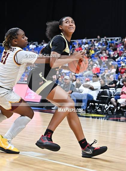 Thumbnail 2 in Summer Creek vs South Grand Prairie (UIL 6A State Semifinal) photogallery.