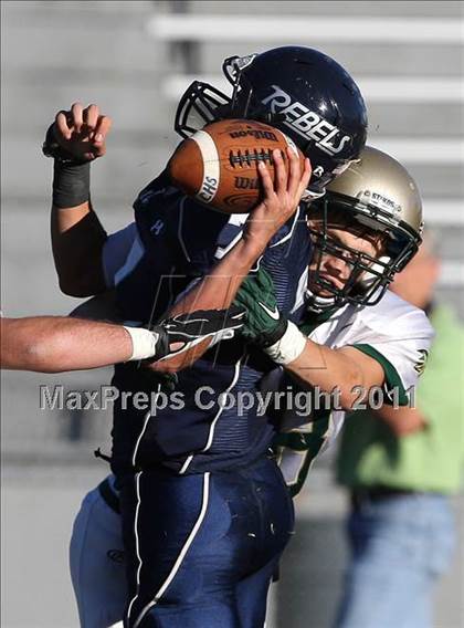 Thumbnail 1 in Columbine vs. Mountain Vista (CHSAA 5A Playoffs) photogallery.