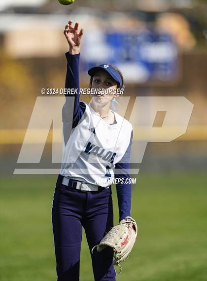Thumbnail 2 in Valor Christian vs Chaparral (CHSAA 5A Round of 16) photogallery.