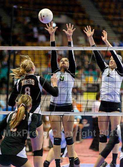 Thumbnail 2 in Manitou Springs vs. Sterling (CHSAA 3A Pool III) photogallery.