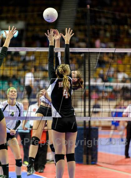 Thumbnail 1 in Manitou Springs vs. Sterling (CHSAA 3A Pool III) photogallery.