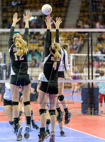 Thumbnail 3 in Manitou Springs vs. Sterling (CHSAA 3A Pool III) photogallery.