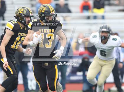 Thumbnail 2 in Belle Vernon vs. Northwestern Lehigh (PIAA 3A Final) photogallery.