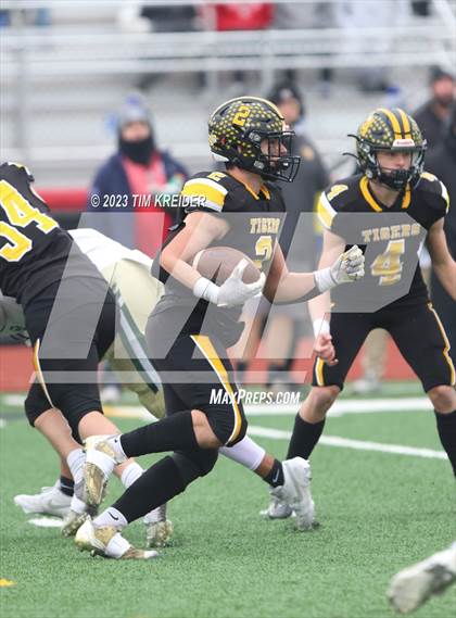 Thumbnail 1 in Belle Vernon vs. Northwestern Lehigh (PIAA 3A Final) photogallery.