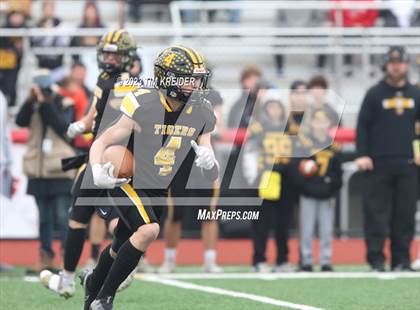 Thumbnail 2 in Belle Vernon vs. Northwestern Lehigh (PIAA 3A Final) photogallery.