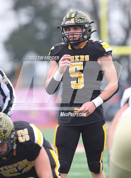 Thumbnail 2 in Belle Vernon vs. Northwestern Lehigh (PIAA 3A Final) photogallery.