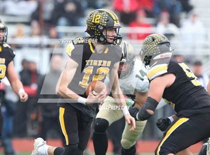 Thumbnail 3 in Belle Vernon vs. Northwestern Lehigh (PIAA 3A Final) photogallery.