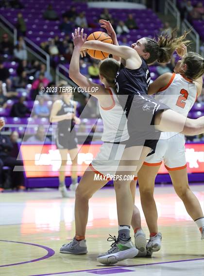 Thumbnail 1 in Syracuse vs. Skyridge (UHSAA 6A Quarterfinal) photogallery.
