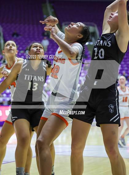 Thumbnail 2 in Syracuse vs. Skyridge (UHSAA 6A Quarterfinal) photogallery.