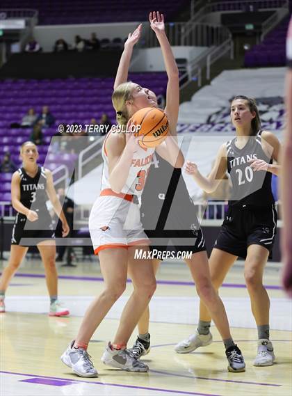 Thumbnail 1 in Syracuse vs. Skyridge (UHSAA 6A Quarterfinal) photogallery.