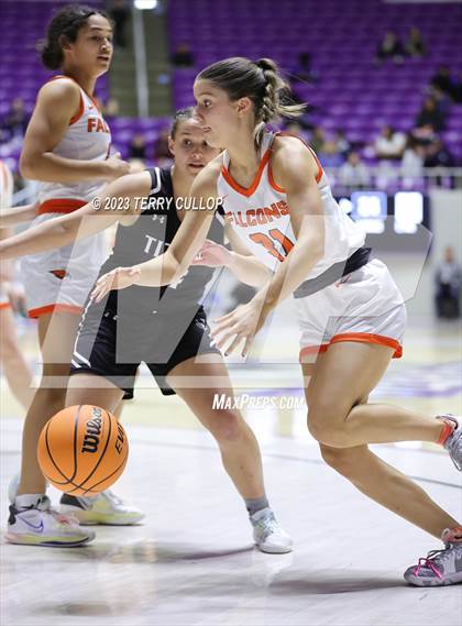 Thumbnail 2 in Syracuse vs. Skyridge (UHSAA 6A Quarterfinal) photogallery.