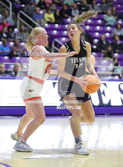 Thumbnail 2 in Syracuse vs. Skyridge (UHSAA 6A Quarterfinal) photogallery.