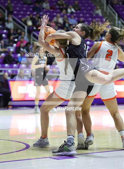 Thumbnail 2 in Syracuse vs. Skyridge (UHSAA 6A Quarterfinal) photogallery.