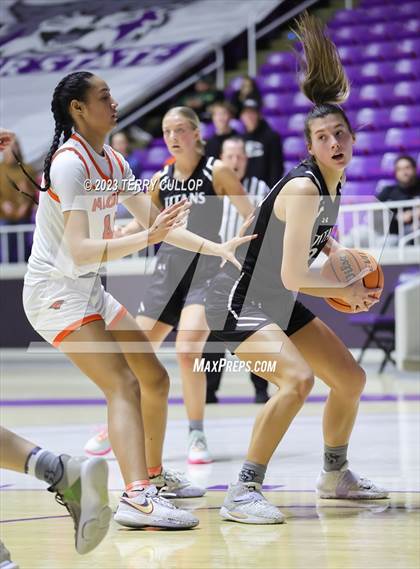 Thumbnail 2 in Syracuse vs. Skyridge (UHSAA 6A Quarterfinal) photogallery.