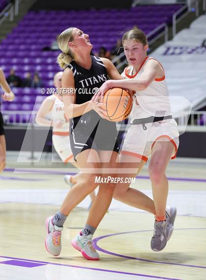 Thumbnail 3 in Syracuse vs. Skyridge (UHSAA 6A Quarterfinal) photogallery.