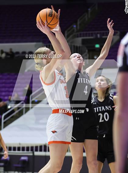Thumbnail 2 in Syracuse vs. Skyridge (UHSAA 6A Quarterfinal) photogallery.