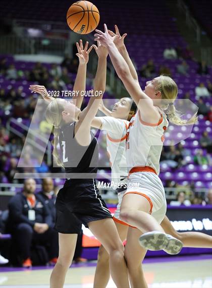 Thumbnail 1 in Syracuse vs. Skyridge (UHSAA 6A Quarterfinal) photogallery.