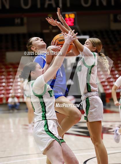 Thumbnail 3 in Dixie vs. Provo (UHSAA 4A Quarterfinal) photogallery.