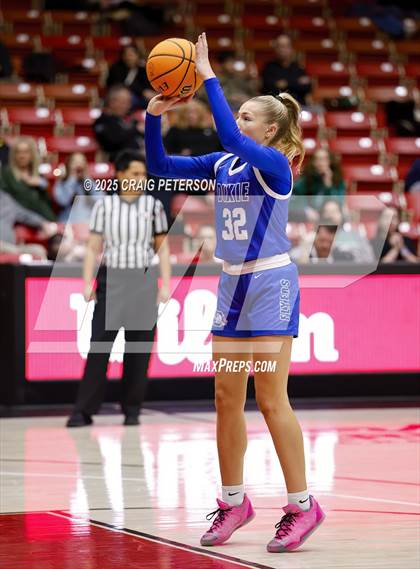 Thumbnail 2 in Dixie vs. Provo (UHSAA 4A Quarterfinal) photogallery.