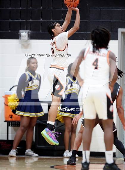 Thumbnail 3 in Lamar vs Haltom photogallery.