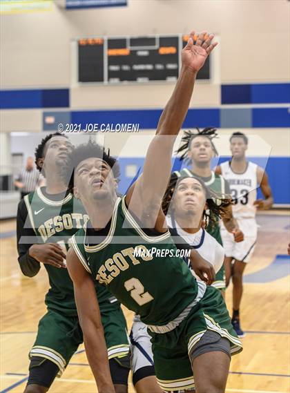 Thumbnail 2 in Killeen vs Desoto (Spurs High School Showcase) photogallery.