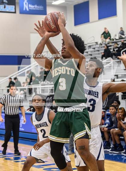 Thumbnail 1 in Killeen vs Desoto (Spurs High School Showcase) photogallery.
