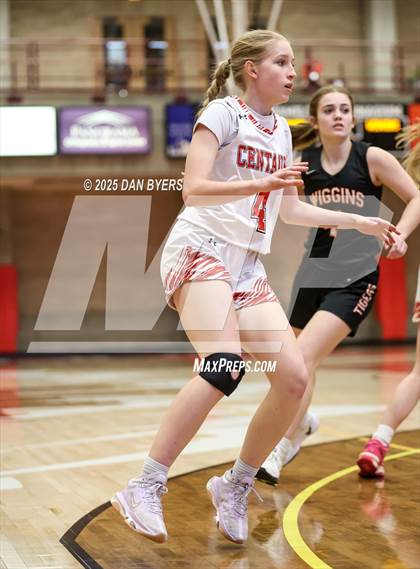 Thumbnail 1 in Wiggins vs. Centauri (CHSAA 3A Great 8) photogallery.