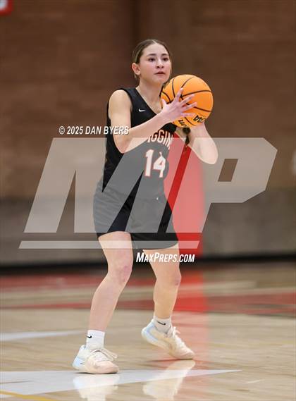 Thumbnail 2 in Wiggins vs. Centauri (CHSAA 3A Great 8) photogallery.