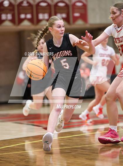 Thumbnail 1 in Wiggins vs. Centauri (CHSAA 3A Great 8) photogallery.