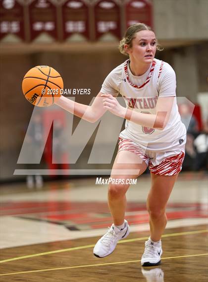 Thumbnail 1 in Wiggins vs. Centauri (CHSAA 3A Great 8) photogallery.
