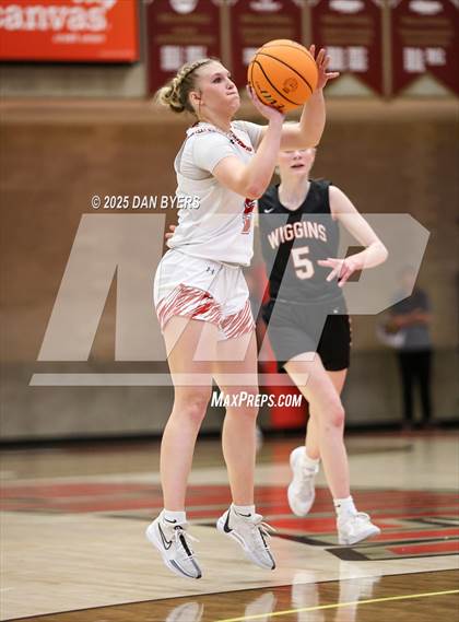 Thumbnail 1 in Wiggins vs. Centauri (CHSAA 3A Great 8) photogallery.