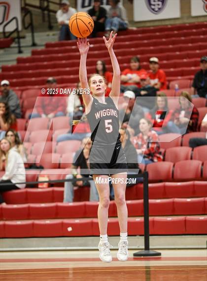 Thumbnail 1 in Wiggins vs. Centauri (CHSAA 3A Great 8) photogallery.