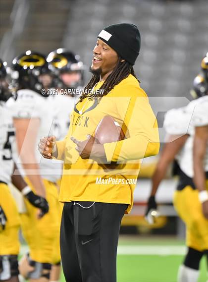 Thumbnail 2 in Klein Oak @ Cypress Ranch (UIL 6A D1 Bi-District Playoff) photogallery.