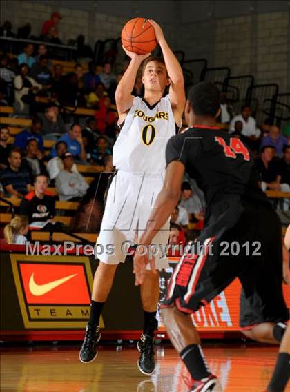 Thumbnail 2 in Westchester vs. Capistrano Valley (Nike Extravaganza) photogallery.