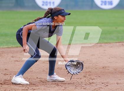 Thumbnail 2 in Stockdale vs. Selma photogallery.
