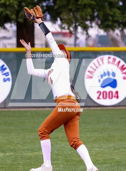 Thumbnail 3 in Stockdale vs. Selma photogallery.